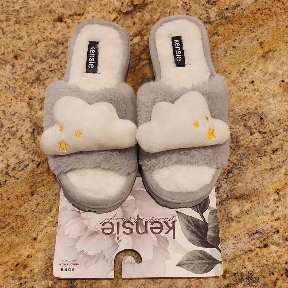 Kensie "Clouds & Stars" Plush Slippers.  NEW With Tags!!  Great Gift Idea.